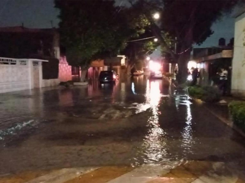 enorme fuga de agua en Cuemanco